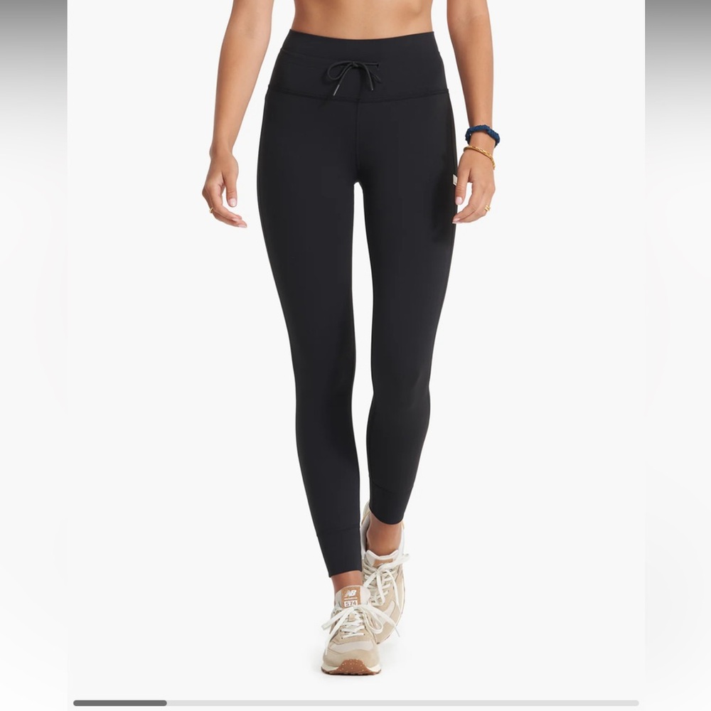 Vuori daily leggings. Size large. Black